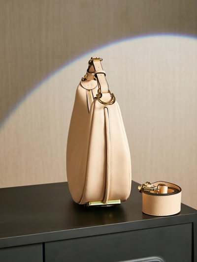 フェンディバッグ背面デザイン